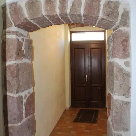 Is Janas E5391 לינה וארוחת בוקר